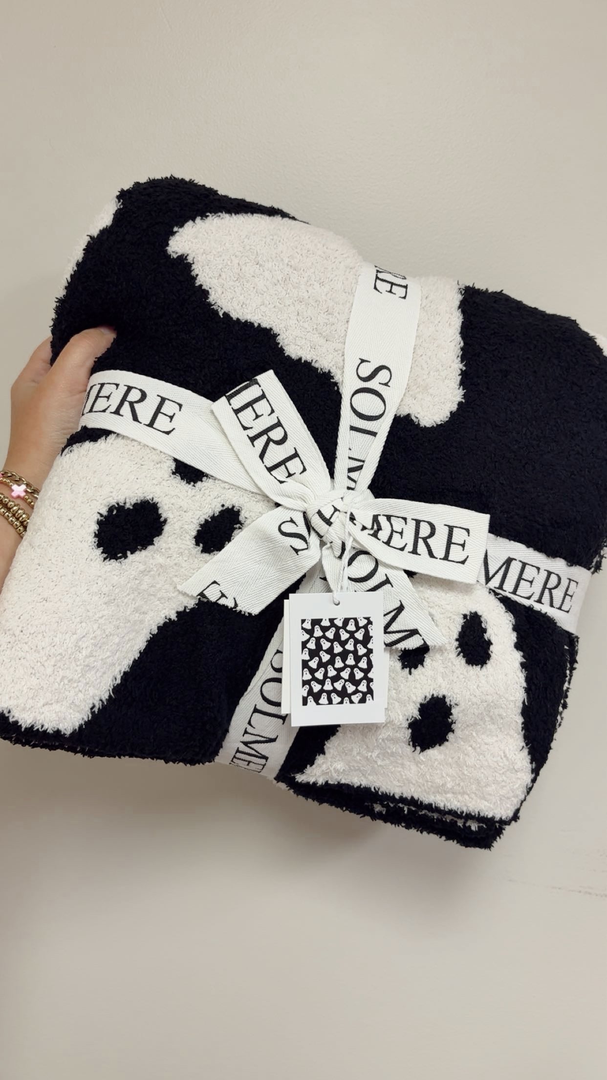Cozy Cashmere Blanket - Ghosts