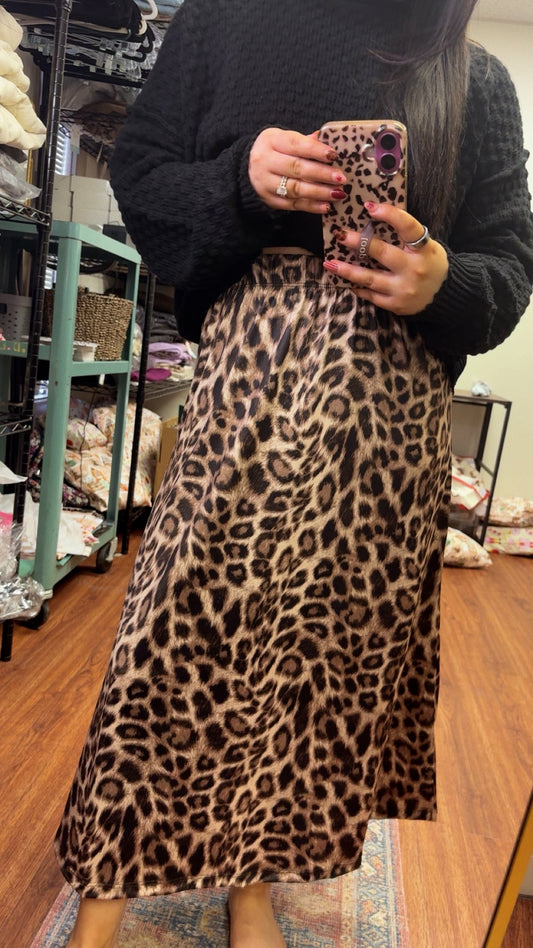 Chic And Classy Leopard Skirt
